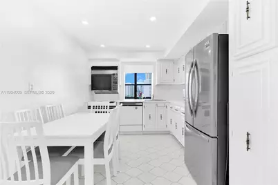 1000 Parkview Dr #822, Hallandale Beach, FL 33009 - Photo 18