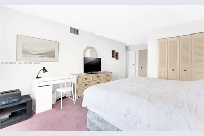 1000 Parkview Dr #822, Hallandale Beach, FL 33009 - Photo 12