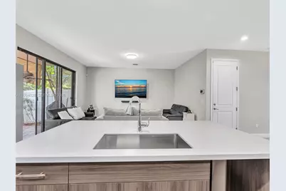 20973 NW 1st Dr, Pembroke Pines, FL 33029 - Photo 16