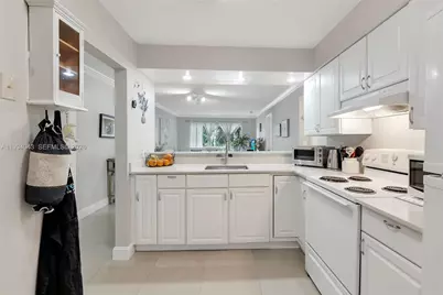 1001 NW 45th St #6, Deerfield Beach, FL 33064 - Photo 12