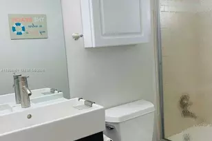220 Kings Point Dr, Sunny Isles Beach, FL 33160 - Photo 16