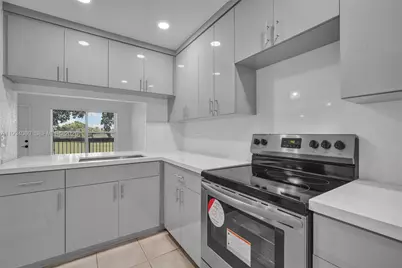 10015 NW 4th St #203, Pembroke Pines, FL 33024 - Photo 2