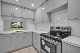 10015 NW 4th St, Pembroke Pines, FL 33024 - Photo 2