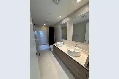121 NE 34th St #807, Miami, FL 33137 - Photo 14