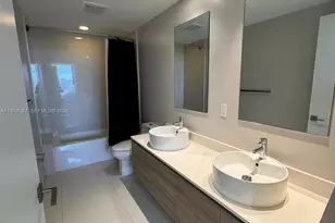 121 NE 34th St, Miami, FL 33137 - Photo 14