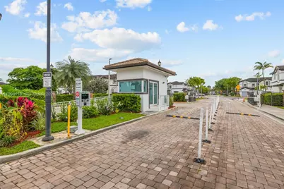 11507 NW 77th St, Doral, FL 33178 - Photo 2