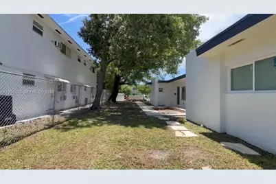 2071 NE 169th St, North Miami Beach, FL 33162 - Photo 44