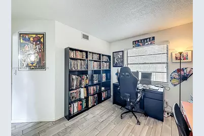 10401 W Broward Blvd #302, Plantation, FL 33324 - Photo 32