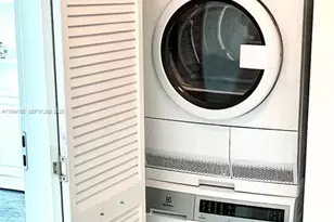 300 S Biscayne Blvd, Miami, FL 33131 - Photo 22