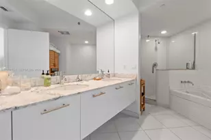 500 Brickell Ave, Miami, FL 33131 - Photo 10