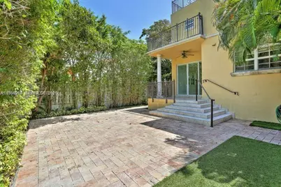 592 Fernwood Rd #B, Key Biscayne, FL 33149 - Photo 2