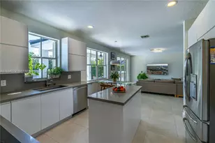 910 Sunflower Cir, Weston, FL 33327 - Photo 20