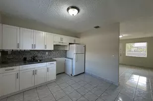 11346 SW 2nd St, Sweetwater, FL 33174 - Photo 2