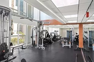 41 SE 5th St, Miami, FL 33131 - Photo 8