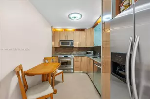 20379 W Country Club Dr, Aventura, FL 33180 - Photo 10