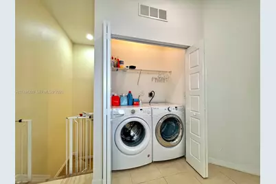 649 NE 191st St, Miami, FL 33179 - Photo 16