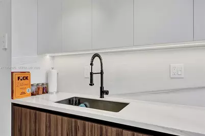 1000 Quayside Ter #707, Miami, FL 33138 - Photo 10