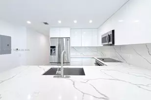 1300 Brickell Bay Dr, Miami, FL 33131 - Photo 2