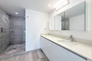 1300 Brickell Bay Dr, Miami, FL 33131 - Photo 16