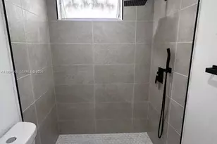 7725 Carlyle Ave, Miami Beach, FL 33141 - Photo 12