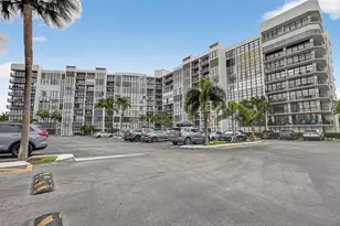 800 Parkview Dr, Hallandale Beach, FL 33009 - Photo 20