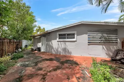 300 Northwest Blvd, Miami, FL 33126 - Photo 30