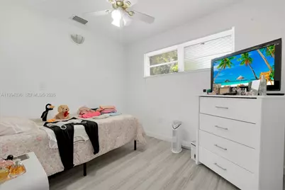 300 Northwest Blvd, Miami, FL 33126 - Photo 14