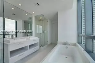 650 NE 32nd St, Miami, FL 33137 - Photo 8