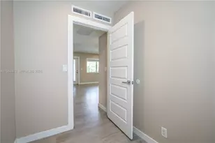 2400 NE 26th St, Fort Lauderdale, FL 33305 - Photo 8