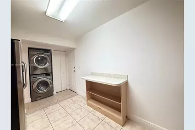 10000 NW 80th Ct #2521, Hialeah Gardens, FL 33016 - Photo 2
