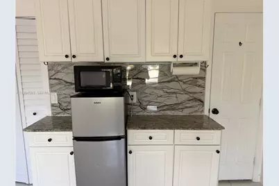 1230 North Dr #Studio, Miami, FL 33179 - Photo 4