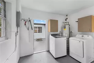 6820 Park St, Hollywood, FL 33024 - Photo 18