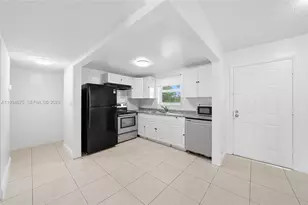 9375 Fontainebleau Blvd, Miami, FL 33172 - Photo 6