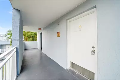 9375 Fontainebleau Blvd #L301, Miami, FL 33172 - Photo 2