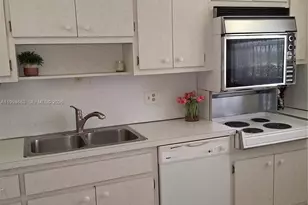 555 NW 4th Ave, Boca Raton, FL 33432 - Photo 10