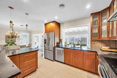 8541 SW 87th Ct, Miami, FL 33173 - Photo 14