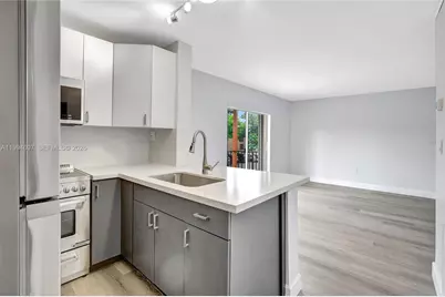 7241 Miami Lakes Dr #D14, Miami Lakes, FL 33014 - Photo 10