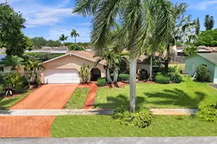10961 NW 16th Ct, Pembroke Pines, FL 33026 - Photo 4