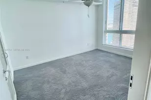 300 S Biscayne Blvd, Miami, FL 33131 - Photo 10