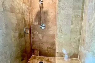 300 S Biscayne Blvd, Miami, FL 33131 - Photo 12