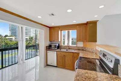 2333 Brickell Ave #305, Miami, FL 33129 - Photo 10