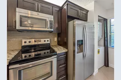 10501 W Broward Blvd #408, Plantation, FL 33324 - Photo 4