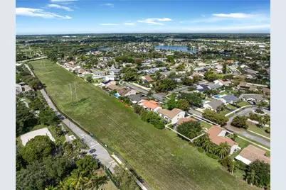1110 Cedar Creek Way, Davie, FL 33325 - Photo 32