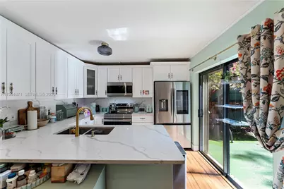 9118 SW 20th Ct, Davie, FL 33324 - Photo 4