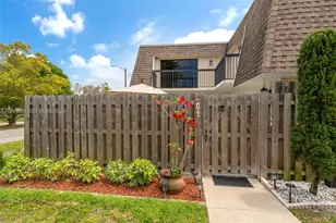 8106 SW 23rd St, North Lauderdale, FL 33068 - Photo 4