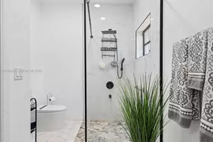 16828 NW 83rd Pl, Miami Lakes, FL 33016 - Photo 24