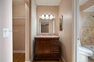 914 NW 106th Ave Cir, Miami, FL 33172 - Photo 10