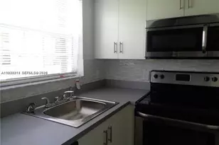 800 Cypress Park Way, Deerfield Beach, FL 33064 - Photo 2