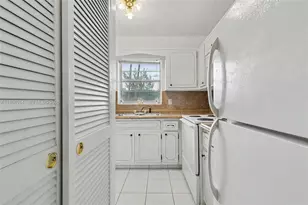 1300 N 12th Ct, Hollywood, FL 33019 - Photo 8