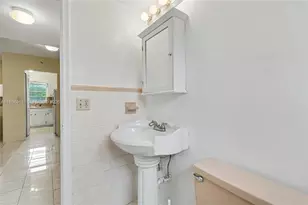 1300 N 12th Ct, Hollywood, FL 33019 - Photo 12